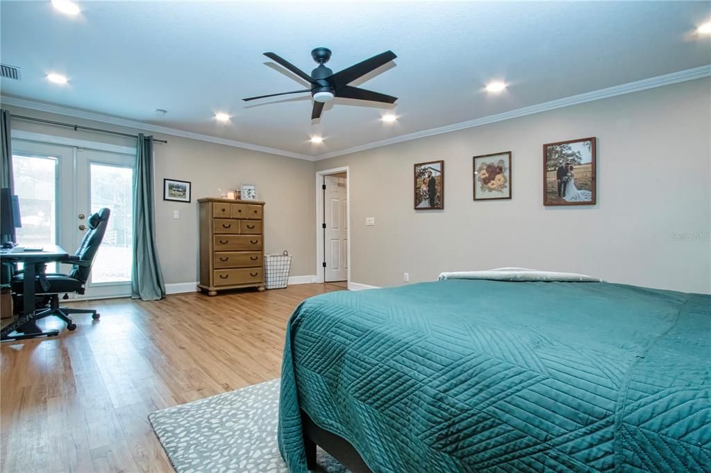 For Sale: $849,999 (4 beds, 3 baths, 2414 Square Feet)