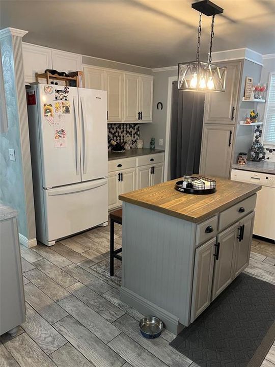 En Venta: $175,000 (2 camas, 2 baños, 1400 Pies cuadrados)