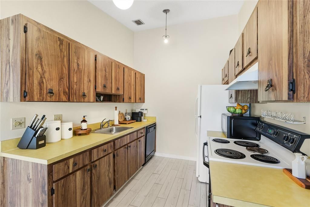 На продажу: $229,000 (3 спален, 2 ванн, 1272 Квадратных фут)
