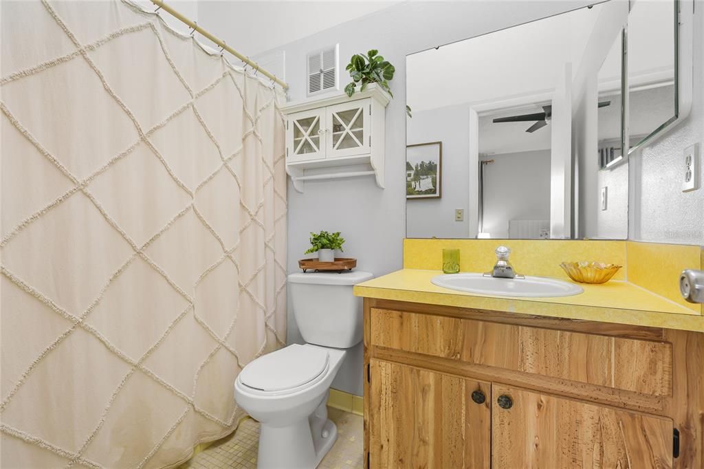 На продажу: $229,000 (3 спален, 2 ванн, 1272 Квадратных фут)