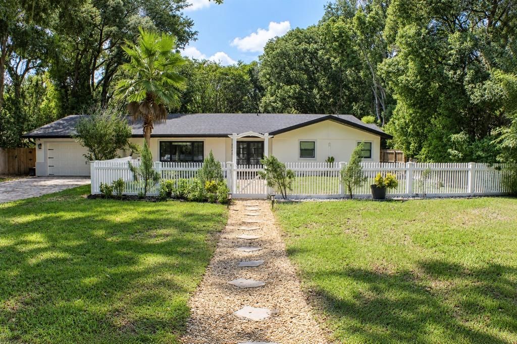 En Venta: $549,000 (4 camas, 2 baños, 2239 Pies cuadrados)