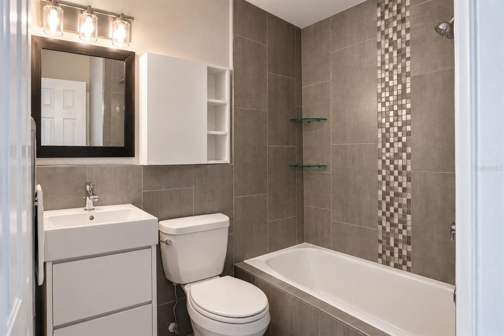 En Venta: $549,000 (4 camas, 2 baños, 2239 Pies cuadrados)