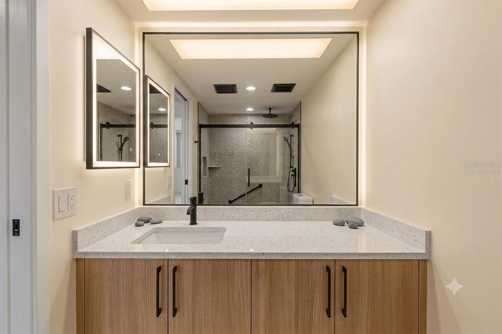 For Sale: $179,900 (2 beds, 2 baths, 1064 Square Feet)