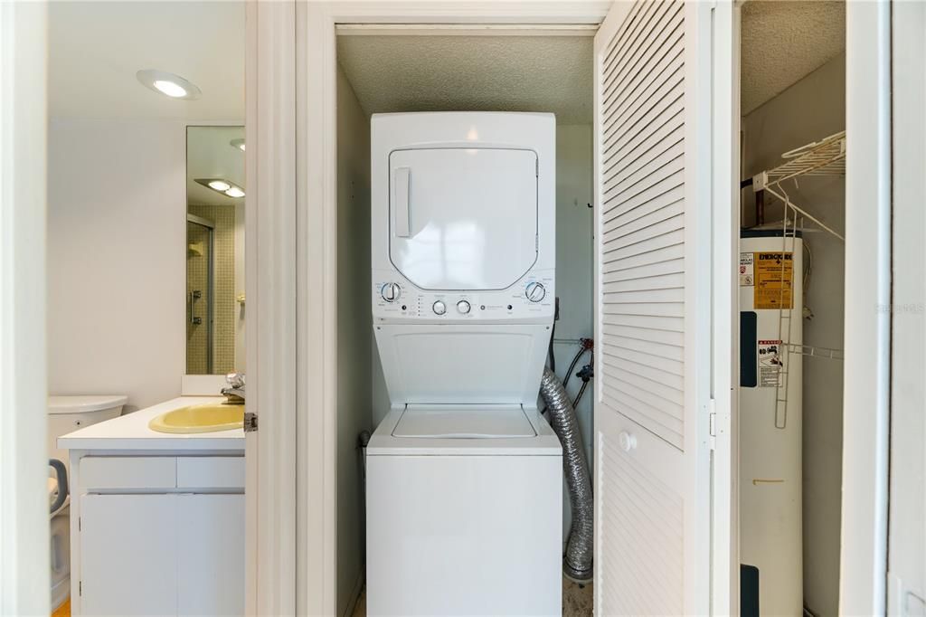For Sale: $179,900 (2 beds, 2 baths, 1064 Square Feet)