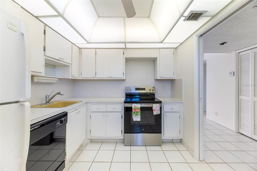 For Sale: $179,900 (2 beds, 2 baths, 1064 Square Feet)
