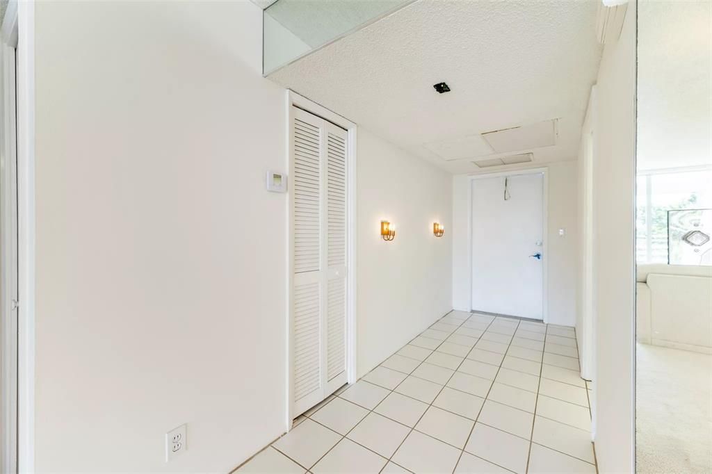 For Sale: $179,900 (2 beds, 2 baths, 1064 Square Feet)