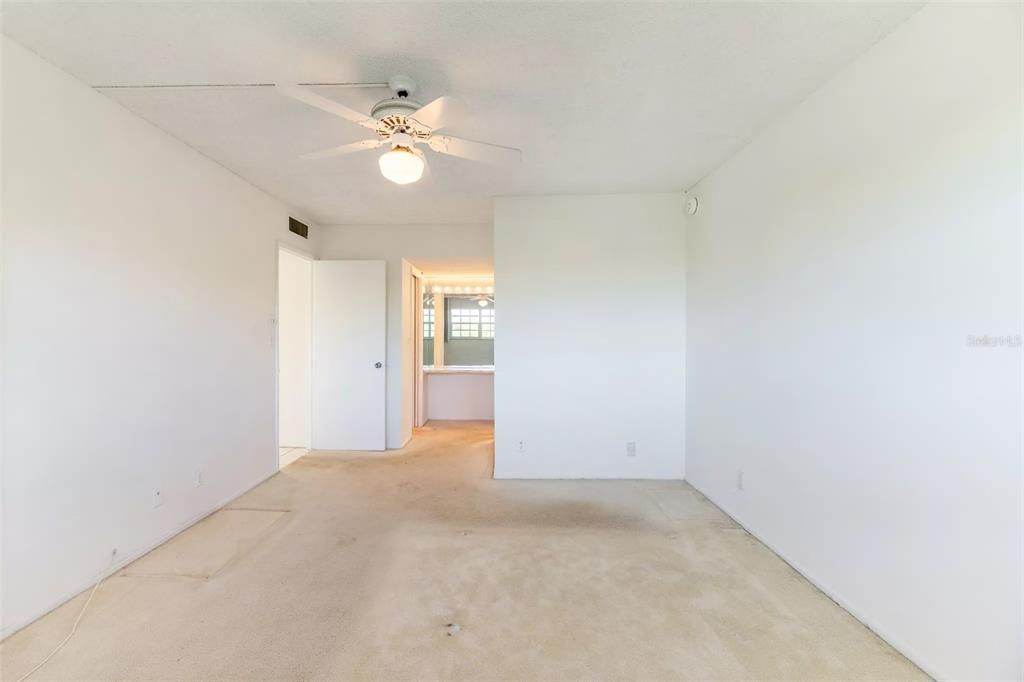 For Sale: $179,900 (2 beds, 2 baths, 1064 Square Feet)