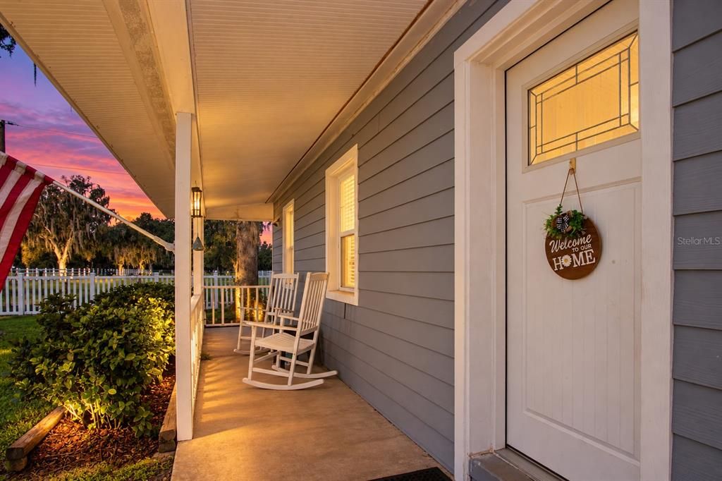 For Sale: $369,000 (3 beds, 2 baths, 1600 Square Feet)