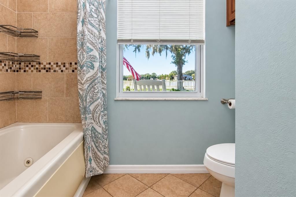 For Sale: $369,000 (3 beds, 2 baths, 1600 Square Feet)