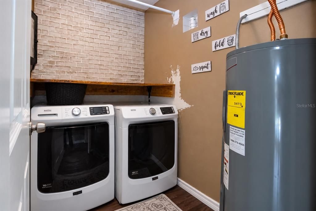 For Sale: $369,000 (3 beds, 2 baths, 1600 Square Feet)