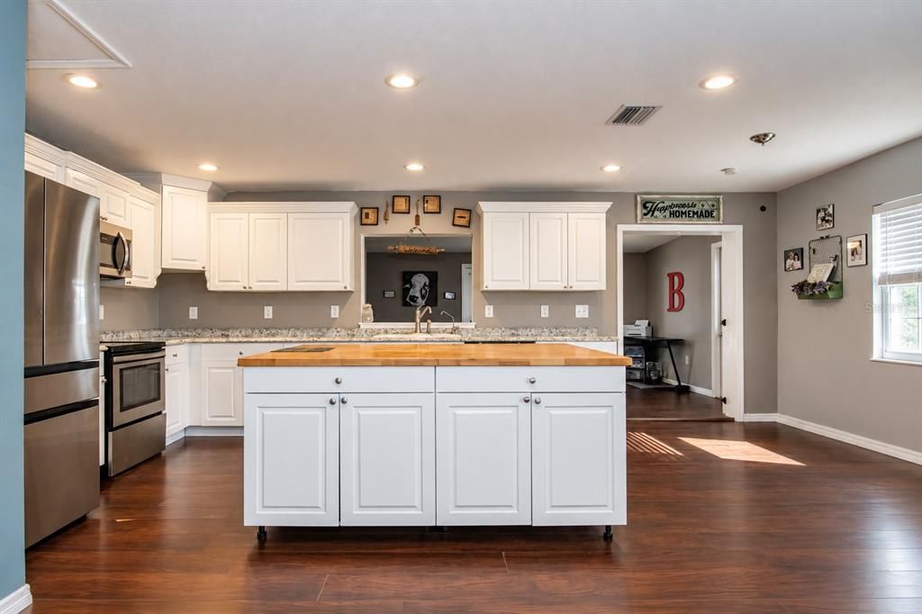 For Sale: $369,000 (3 beds, 2 baths, 1600 Square Feet)