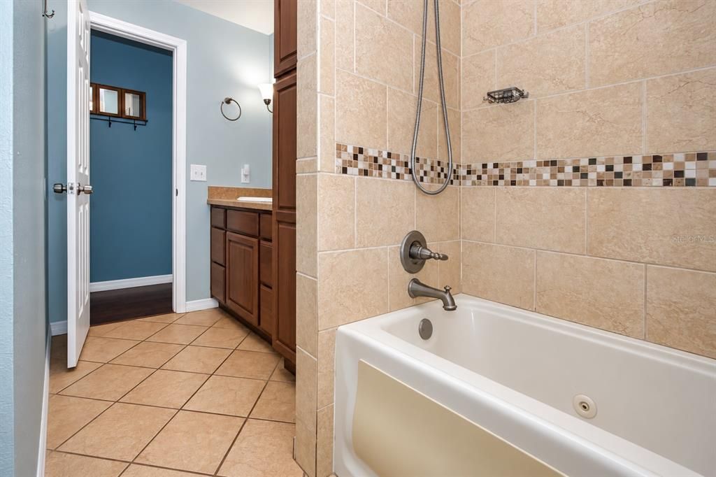 For Sale: $369,000 (3 beds, 2 baths, 1600 Square Feet)