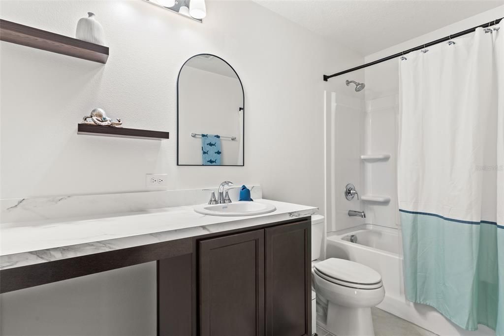 For Sale: $450,000 (5 beds, 3 baths, 2525 Square Feet)