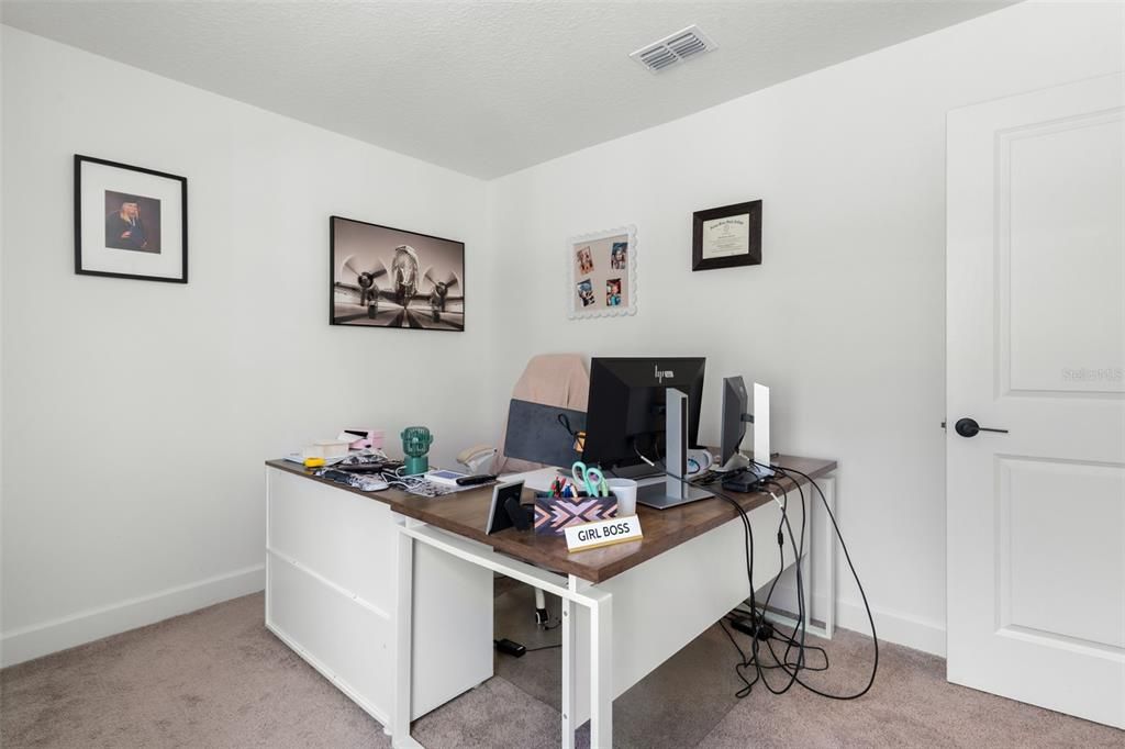 For Sale: $450,000 (5 beds, 3 baths, 2525 Square Feet)