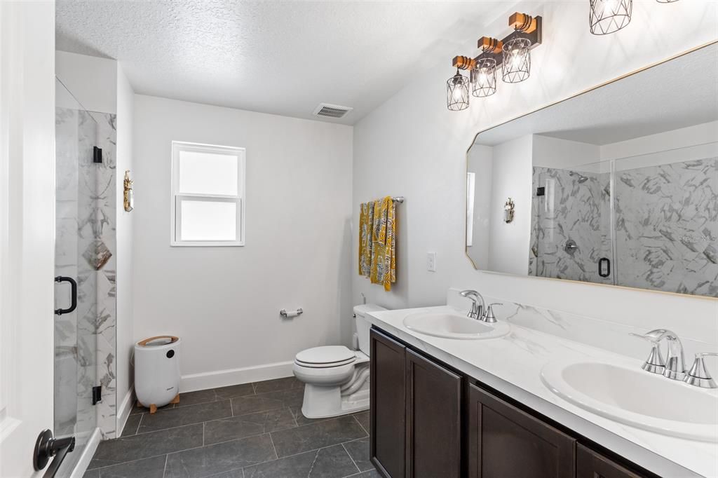 For Sale: $450,000 (5 beds, 3 baths, 2525 Square Feet)