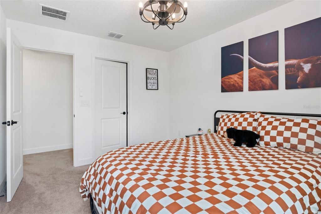 For Sale: $450,000 (5 beds, 3 baths, 2525 Square Feet)