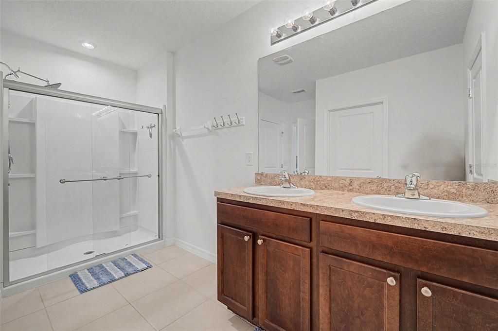 For Sale: $400,000 (4 beds, 2 baths, 2260 Square Feet)