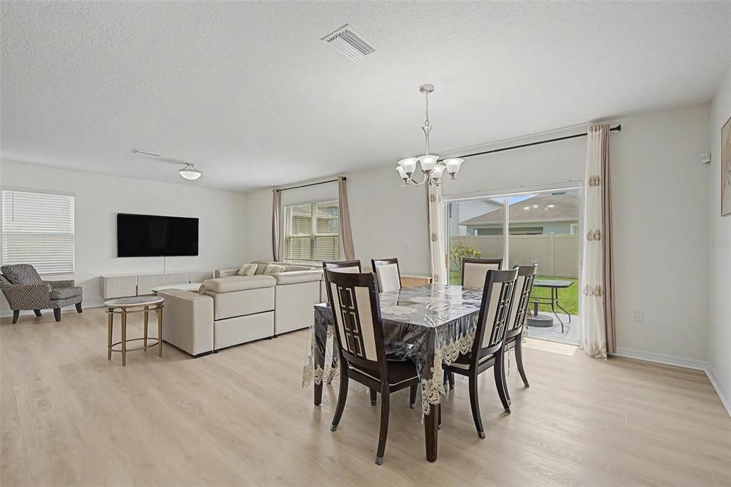 For Sale: $400,000 (4 beds, 2 baths, 2260 Square Feet)