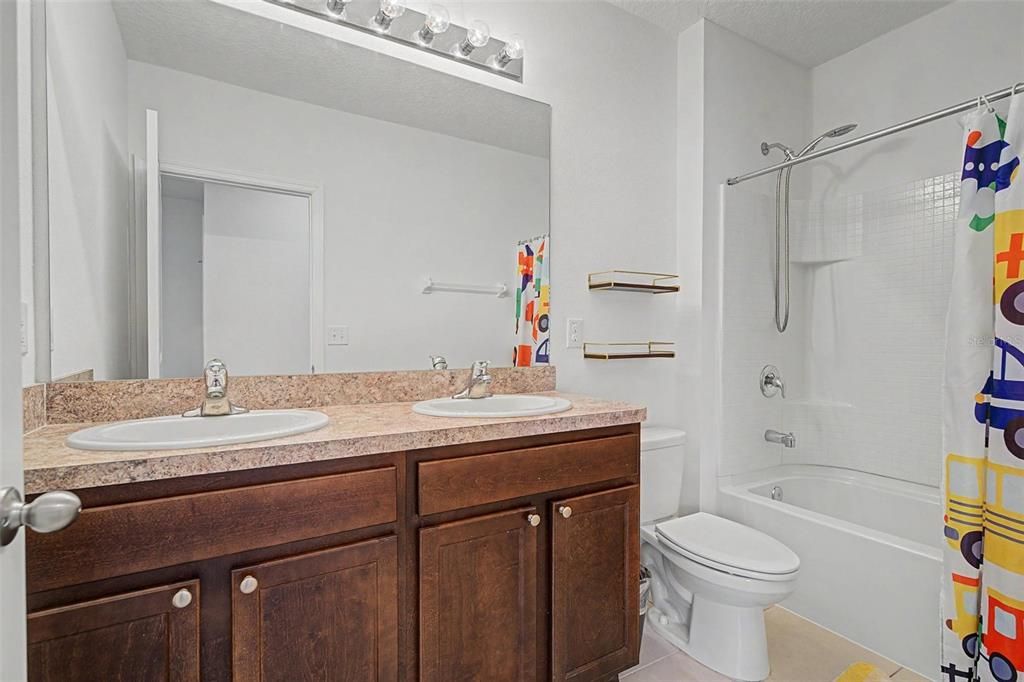 For Sale: $400,000 (4 beds, 2 baths, 2260 Square Feet)