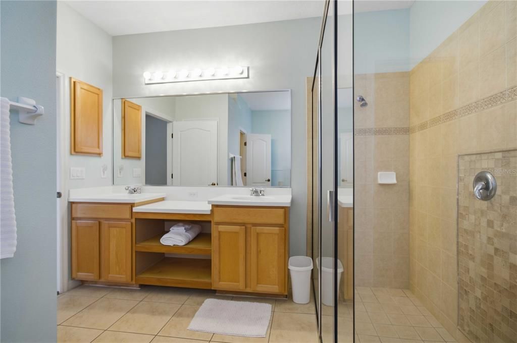 На продажу: $455,000 (3 спален, 2 ванн, 2035 Квадратных фут)