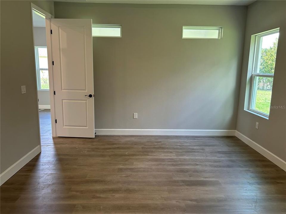 For Sale: $368,900 (4 beds, 3 baths, 2106 Square Feet)