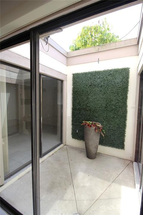 For Rent: $3,100 (4 beds, 2 baths, 1730 Square Feet)