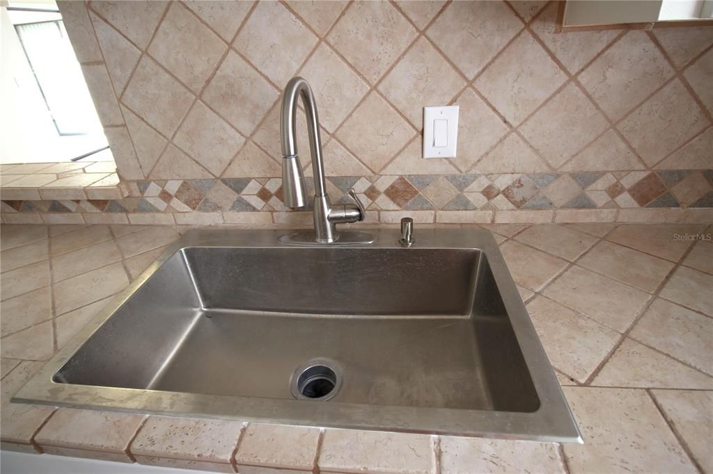 For Rent: $3,100 (4 beds, 2 baths, 1730 Square Feet)