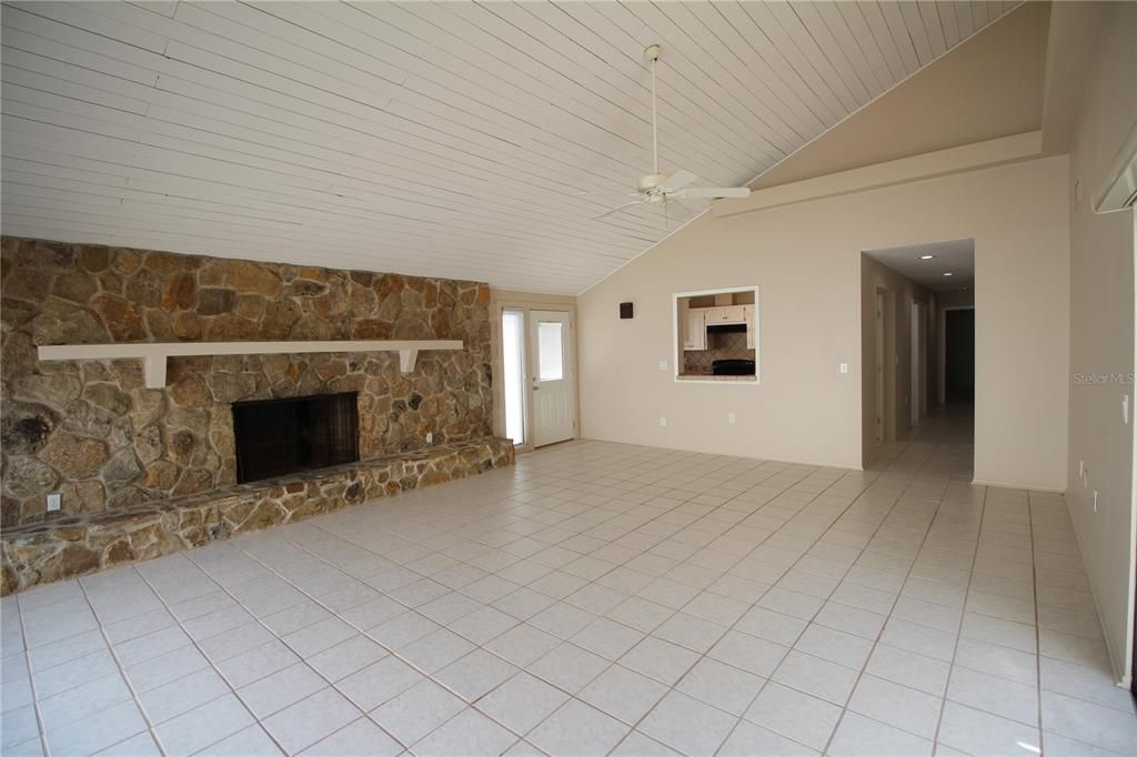 For Rent: $3,100 (4 beds, 2 baths, 1730 Square Feet)