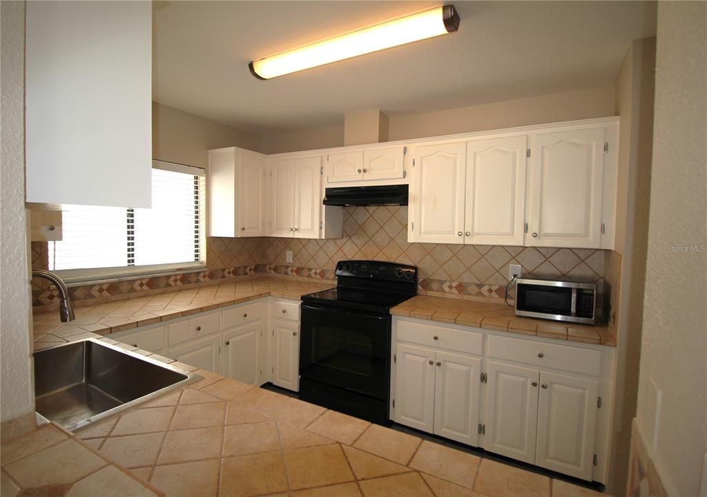 For Rent: $3,100 (4 beds, 2 baths, 1730 Square Feet)