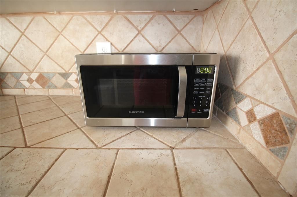 For Rent: $3,100 (4 beds, 2 baths, 1730 Square Feet)