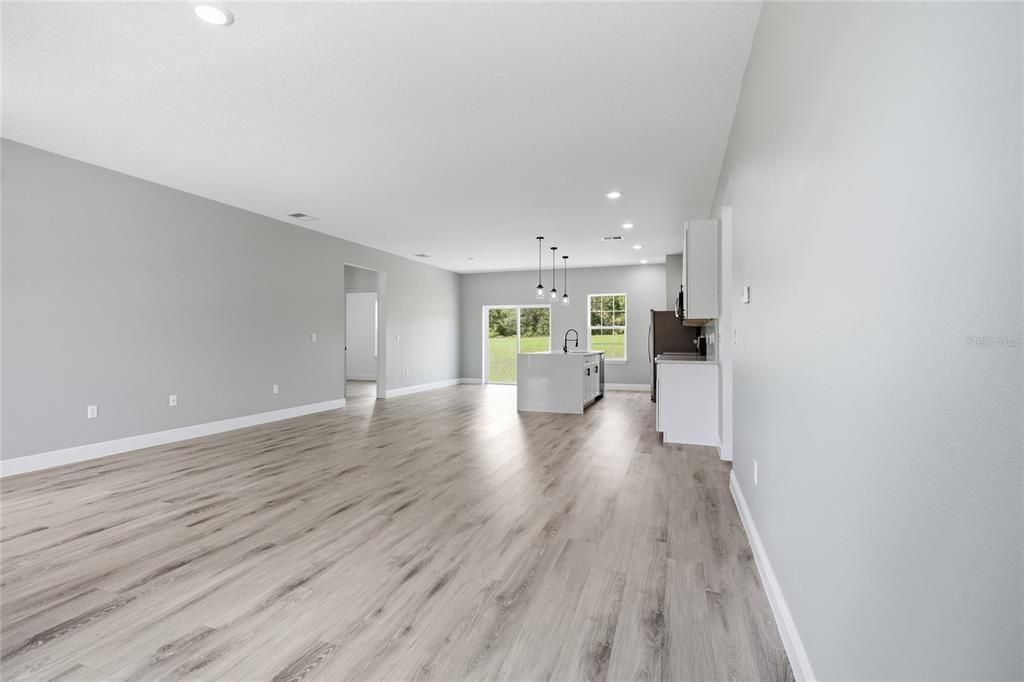 For Rent: $2,300 (3 beds, 2 baths, 1792 Square Feet)
