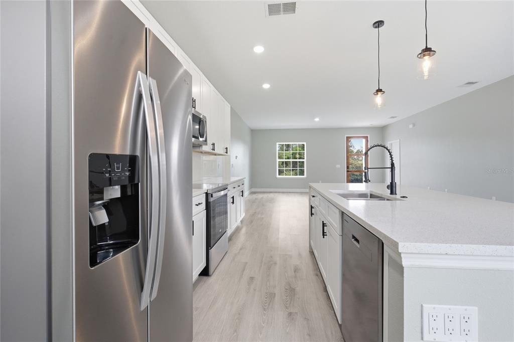 For Rent: $2,300 (3 beds, 2 baths, 1792 Square Feet)