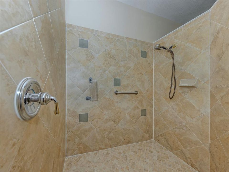 For Sale: $479,900 (3 beds, 2 baths, 2179 Square Feet)