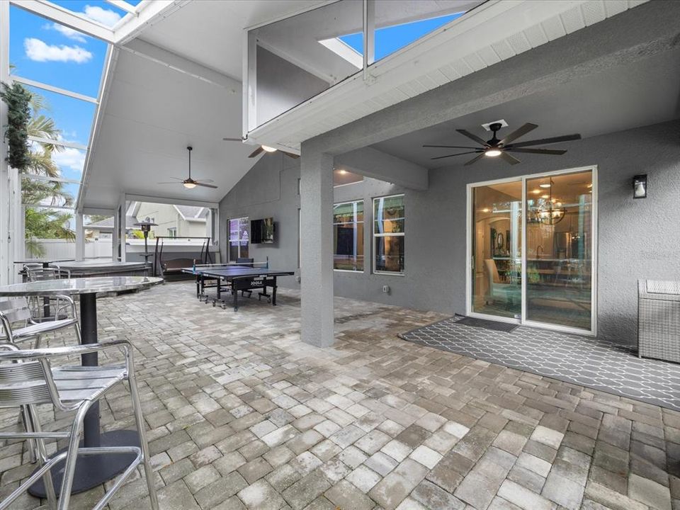 Activo con contrato: $795,500 (5 camas, 3 baños, 3196 Pies cuadrados)