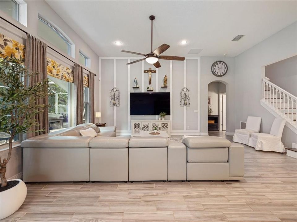 Activo con contrato: $795,500 (5 camas, 3 baños, 3196 Pies cuadrados)