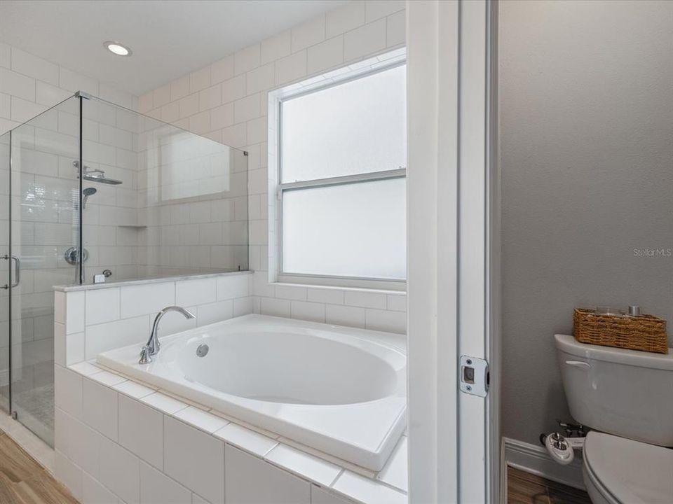 Activo con contrato: $795,500 (5 camas, 3 baños, 3196 Pies cuadrados)