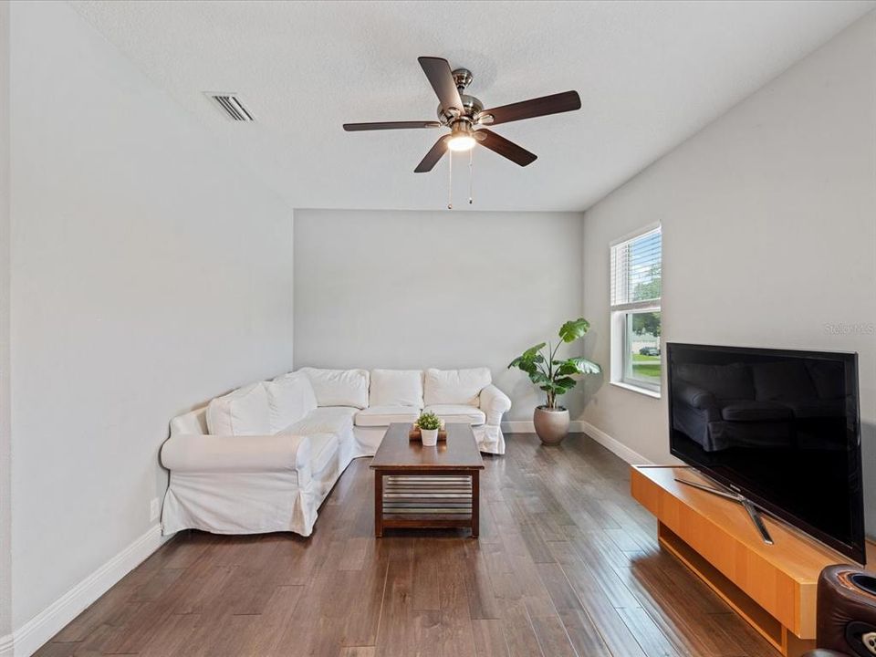 Activo con contrato: $795,500 (5 camas, 3 baños, 3196 Pies cuadrados)