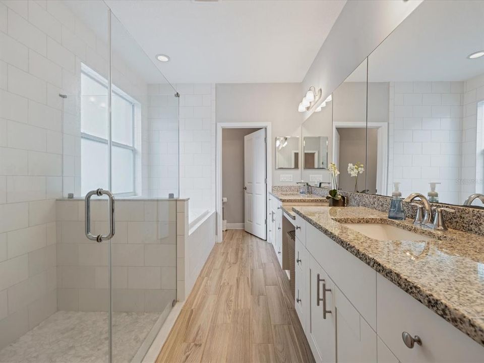 Activo con contrato: $795,500 (5 camas, 3 baños, 3196 Pies cuadrados)