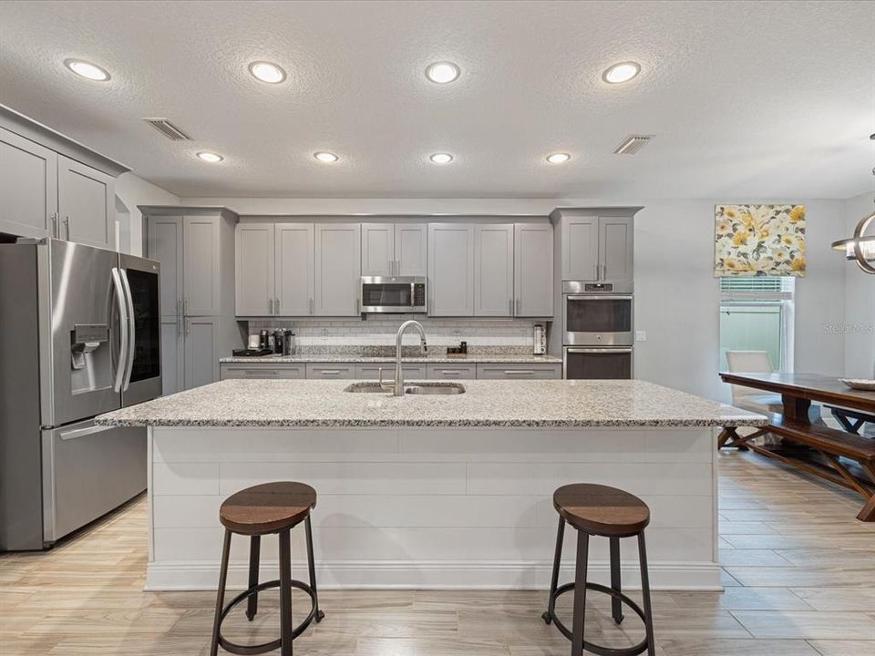 Activo con contrato: $795,500 (5 camas, 3 baños, 3196 Pies cuadrados)