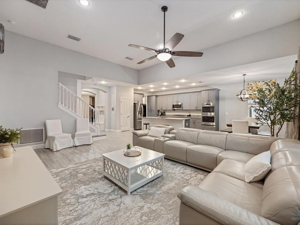 Activo con contrato: $795,500 (5 camas, 3 baños, 3196 Pies cuadrados)