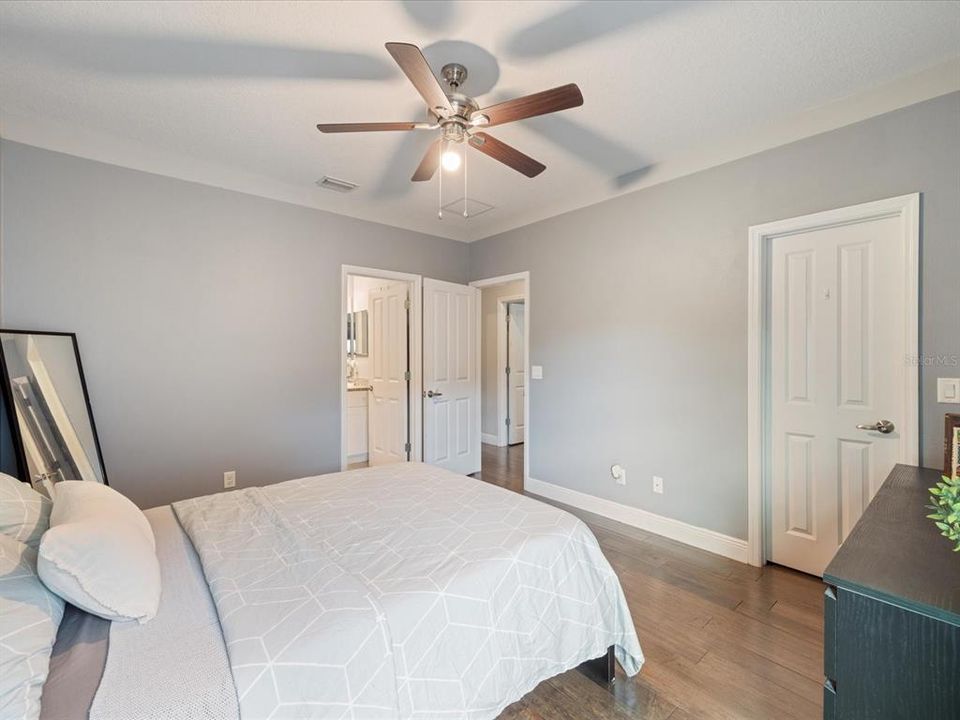 Activo con contrato: $795,500 (5 camas, 3 baños, 3196 Pies cuadrados)