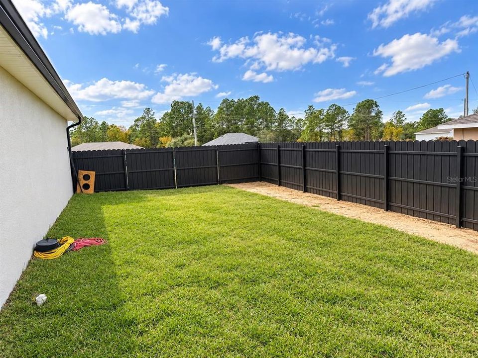 For Sale: $319,900 (4 beds, 3 baths, 1827 Square Feet)