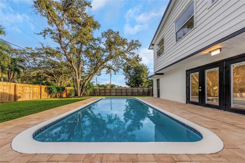 En Venta: $925,000 (4 camas, 3 baños, 2733 Pies cuadrados)