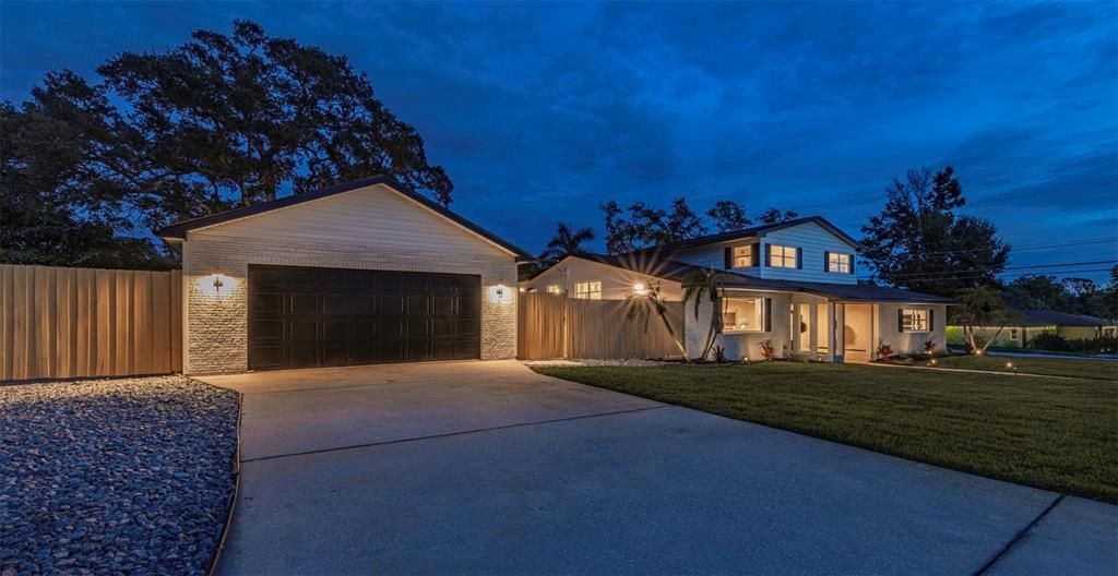 En Venta: $925,000 (4 camas, 3 baños, 2733 Pies cuadrados)