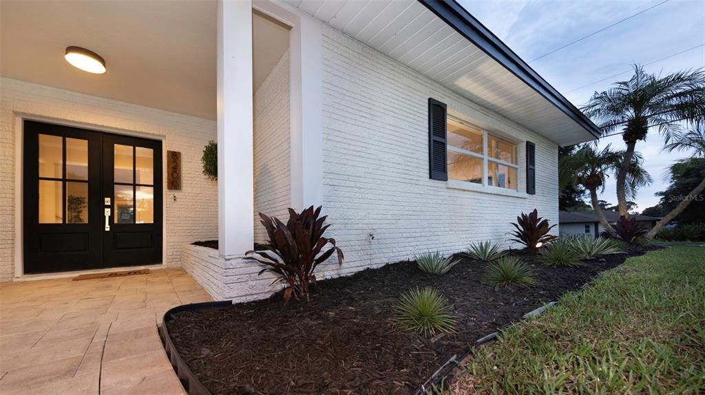 En Venta: $925,000 (4 camas, 3 baños, 2733 Pies cuadrados)