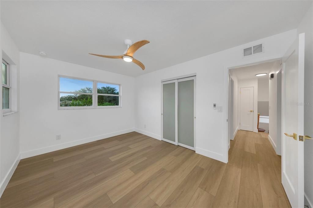 En Venta: $925,000 (4 camas, 3 baños, 2733 Pies cuadrados)
