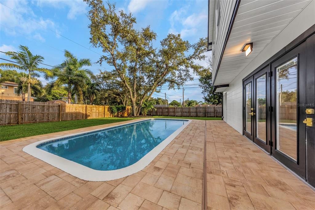 En Venta: $925,000 (4 camas, 3 baños, 2733 Pies cuadrados)