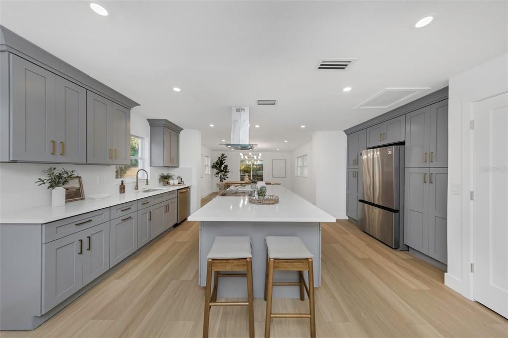 En Venta: $925,000 (4 camas, 3 baños, 2733 Pies cuadrados)