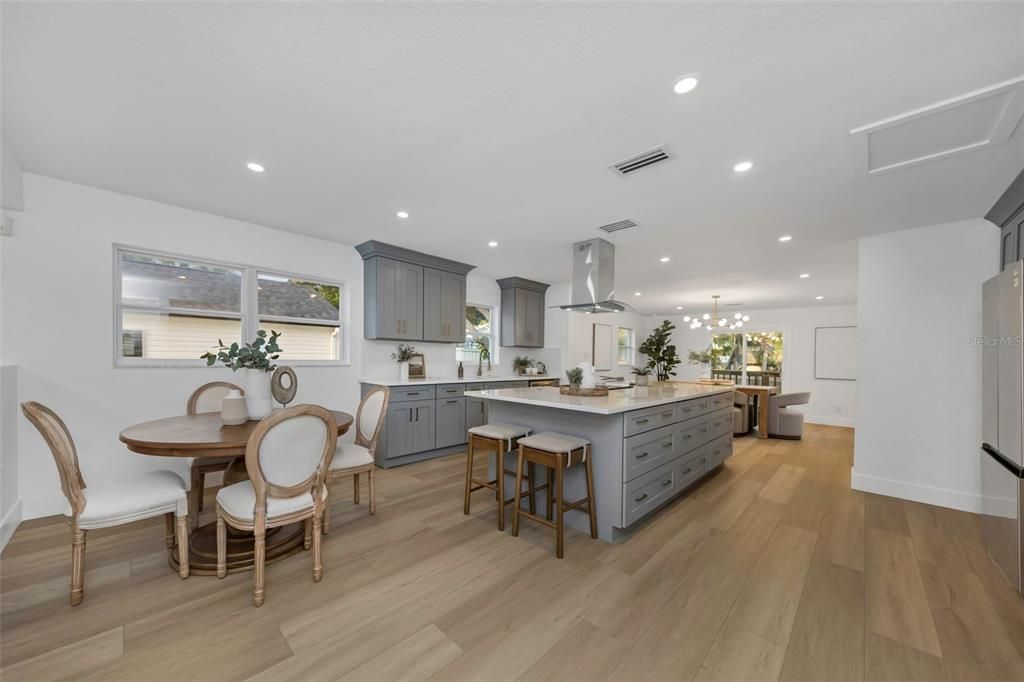 En Venta: $925,000 (4 camas, 3 baños, 2733 Pies cuadrados)