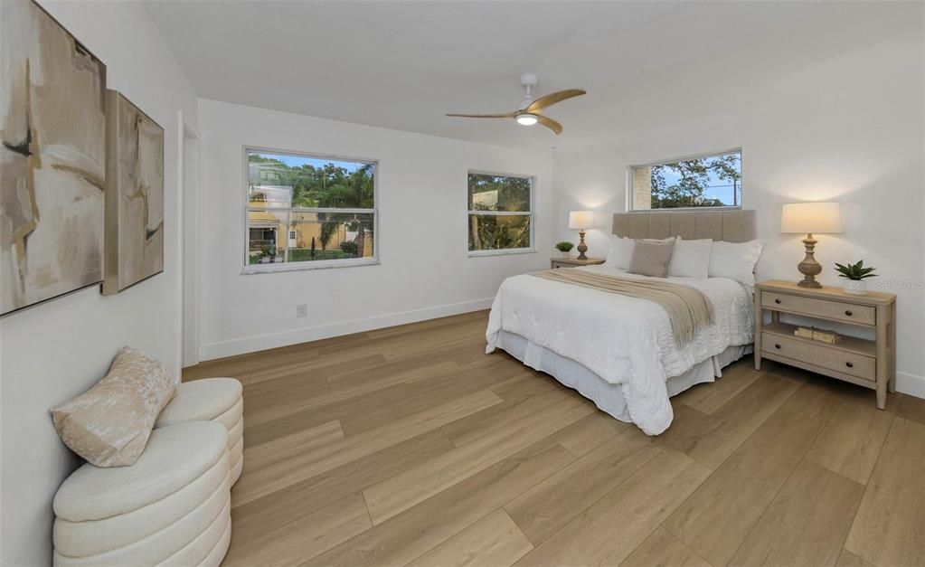 En Venta: $925,000 (4 camas, 3 baños, 2733 Pies cuadrados)